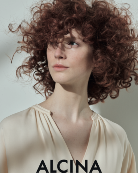 Moderne Lockenfrisur braun